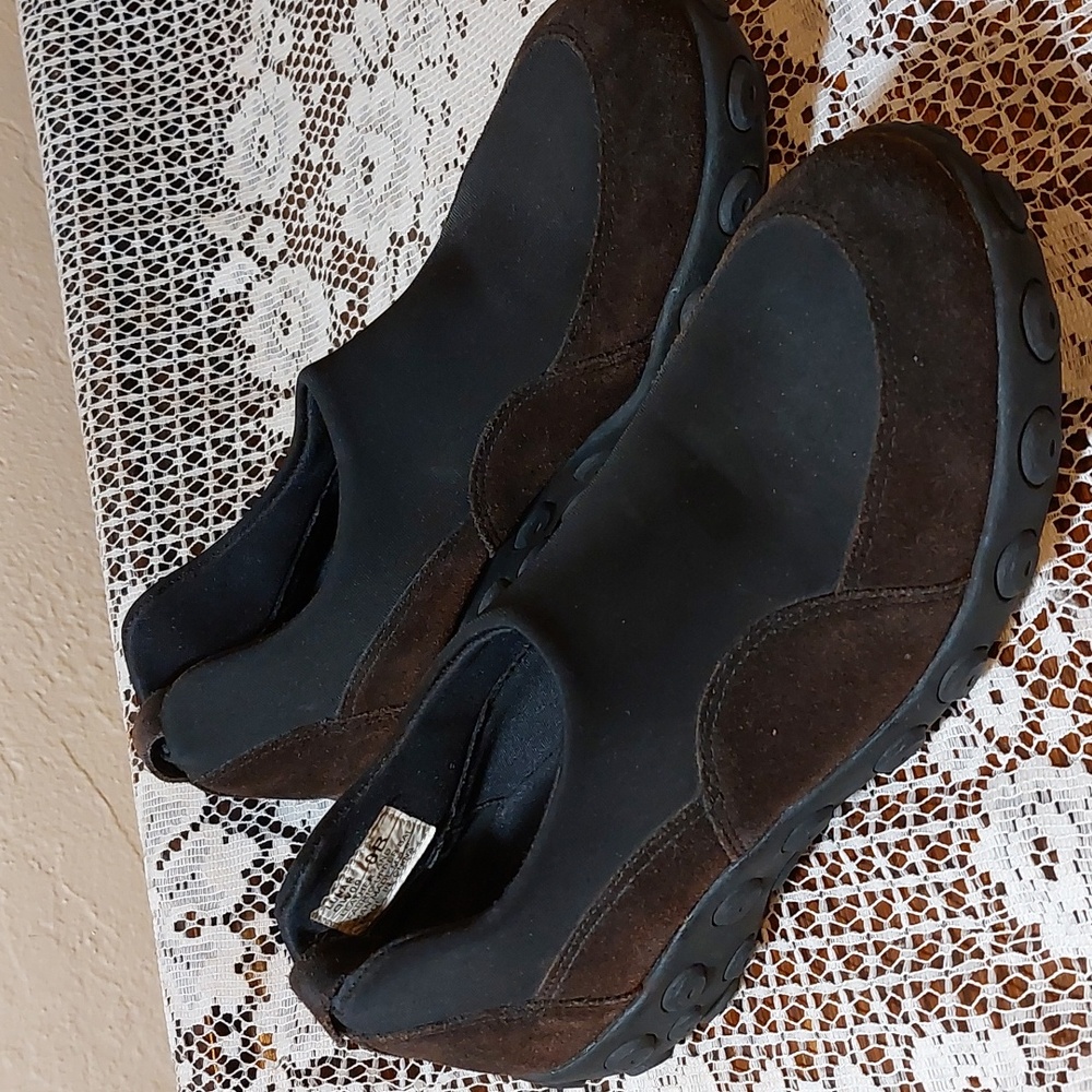 Bass slip on shoe. Black and brown, leather and fabric upper. Size 8B. NWOT